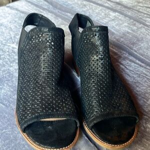 New Sofft Suede sandals size 8 1/2